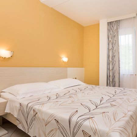 Apartments Amfora Plava Laguna Umag Exterior foto